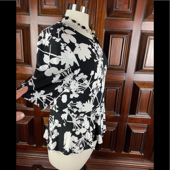 APT 9 Black & White Floral Peplum waist Top - Picture 2 of 9